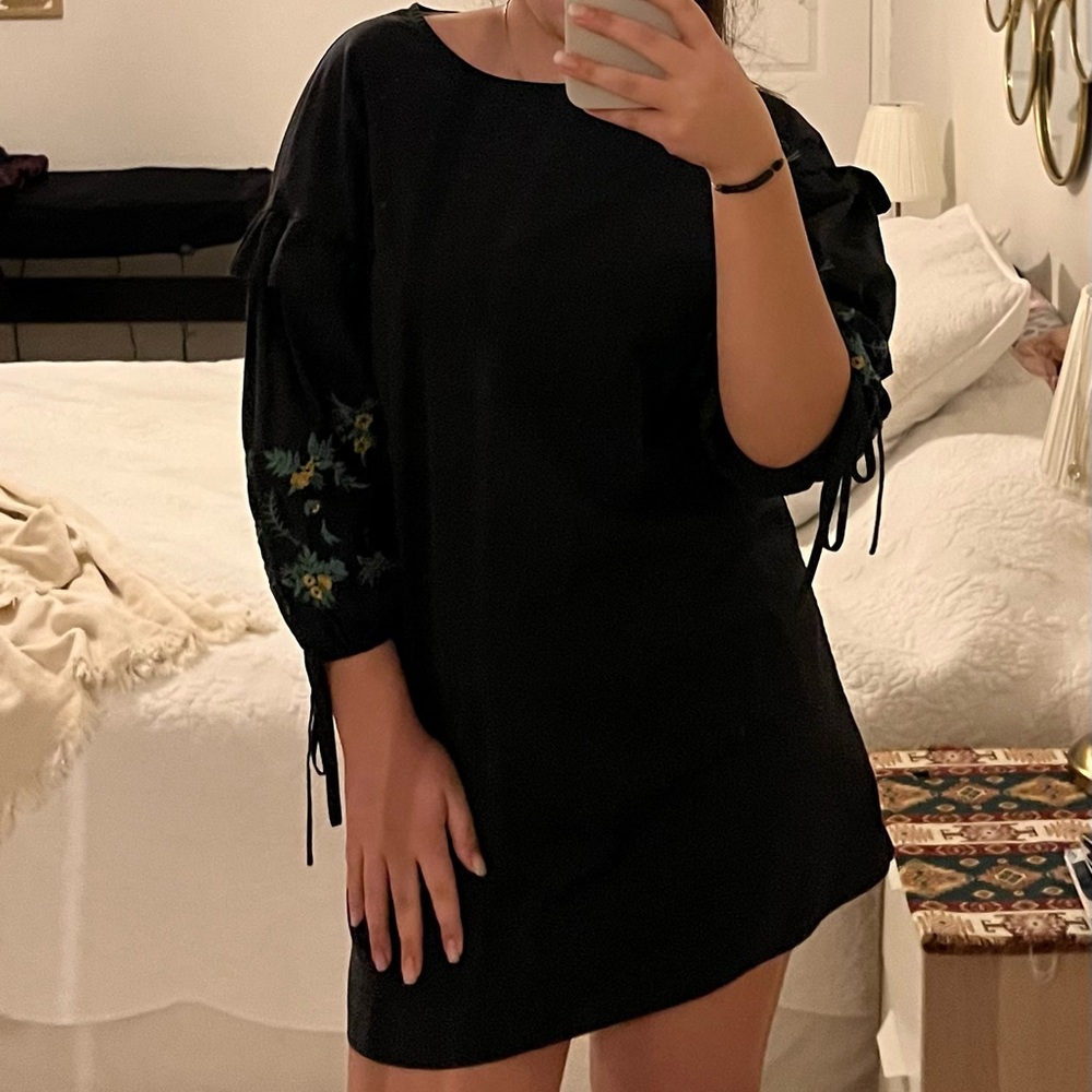 Black,green and yellow flower details,puff-sleeved,short dress
